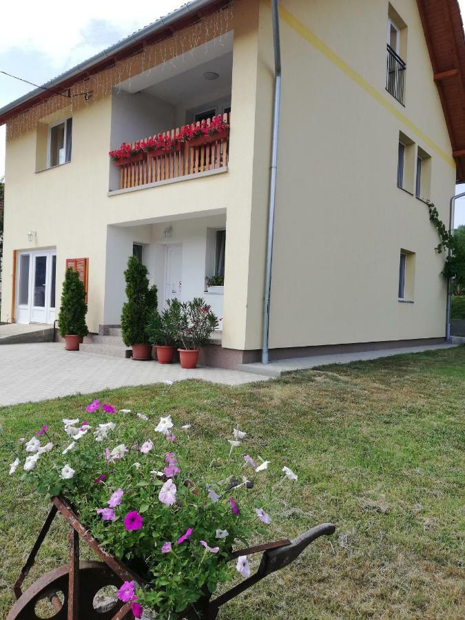 Lotuszvirag Vendeghaz Hotel Szekszárd Exterior photo